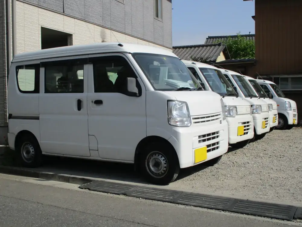 【最速で稼ぐ＆安定収入！】AT免許で即高収入◎日・週払いOK◎住宅・車両貸与◎身分証なしOK！埼玉で今すぐスタート！｜有限会社神山新聞店