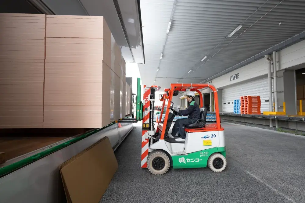 【寮付き正社員】物流品質を追求する倉庫内管理・フォークリフト作業スタッフ｜いえとしごとエージェント求人